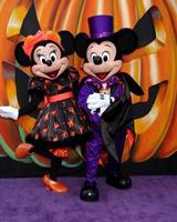 los angeles, oktober 1 - minnie maus, mickey maus beim vip disney halloween event im disney consumer product pop up store am 1. oktober 2014 in glendale, ca foto