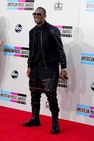 los angeles, 24. nov - r kelly bei den 2013 american music awards ankünften im nokia theater am 24. november 2013 in los angeles, ca foto