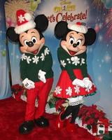 los angeles, 11. dezember - mickey mouse, minnie mouse beim disney on ice-empfang auf dem roten teppich im klammerzentrum am 11. dezember 2014 in los angeles, ca foto