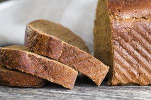 schwarzes quadratisches Brot foto