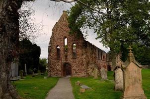 Steinruinen von Beuly Priory in Schottland foto