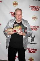 los angeles, 29. mai - john gulager trifft am 29. mai 2012 in los angeles, ca., bei der piranha 3dd-premiere in den mann chinese 6 theatres ein foto