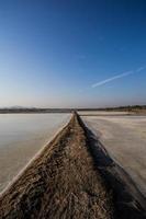 Naklua Salzmasse in der Salzfarm am Meer foto