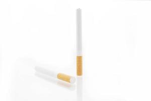 Zigarette lokalisiert auf einem weißen Hintergrund foto