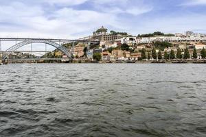 Blick auf Dom Luiz Brücke und Gaia Flussufer, Porto Stadtbild. foto