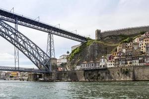 Blick auf die alte Innenstadt und Dom Luiz Brücke, Porto Stadtbild