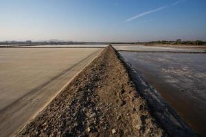 Naklua Salzmasse in der Salzfarm am Meer foto