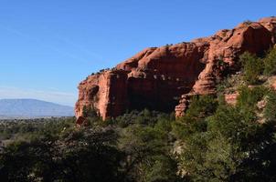 Felsformationen aus rotem Sandstein in Sedona foto