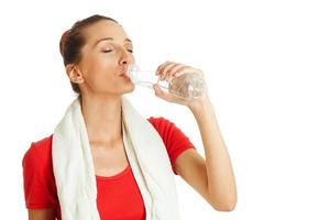 junge Frau Trinkwasser