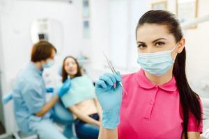 Zahnanästhesie vor dem Hintergrund des Patienten foto