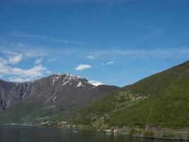 Flam und der Aurlandsfjord in Norwegen foto