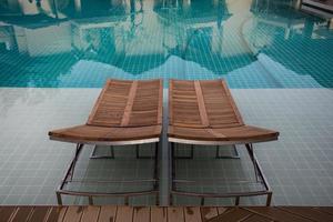 Design-Interieur des Swimmingpools im Freien foto