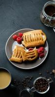 Brötchen mit Himbeeren foto