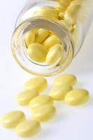 Medikamente, gelbe Tablette
