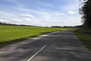 kleine asphaltierte Straße foto