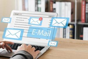 Marketing- und Geschäftsideen per E-Mail, E-Mail oder Newsletter. einfach, Informationen online zu senden und zu empfangen. foto