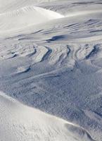 weißer kalter schnee in der wintersaison foto