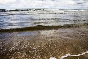 kleine wellen auf der ostsee foto