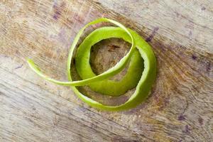 grüner reifer und saftiger apfel foto