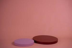 leeres podium für die anzeige von kosmetischen produkten. Plattform-Arrangement in rosa Pastellfarben im trendigen minimalistischen Stil. zusammensetzung von zylindern und würfeln für weiblichen hintergrund foto