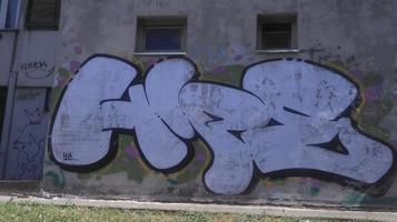 Graffiti an den Wänden – Belgrad, 15.7. 2022 foto