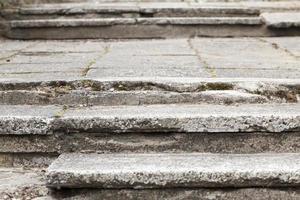 Stufe der alten Betontreppe foto