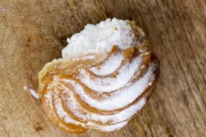 Pudding weicher Kuchen mit Sahnefüllung foto