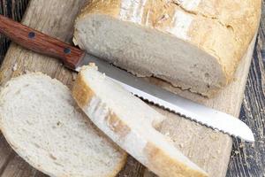 frisches Brot aus Weizenmehl foto