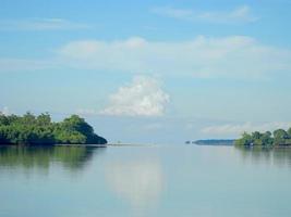 Insel mitten im Meer foto