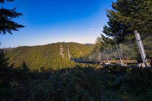 Blick auf die Landschaft von der Hängebrücke Geierlay foto