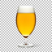 isoliertes kaltes Bier auf Glas mit Schaum foto
