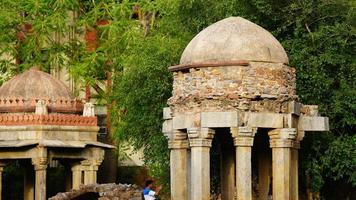 alte mauer architektur feroz shahs grab bei hauz khas fort foto