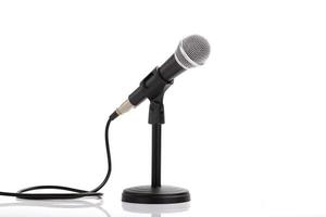 Mikrofon mit Ständer isoliert auf weißem Hintergrund foto