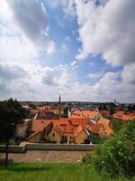 Weitwinkelansicht der schönen Stadt Eger in Draufsicht foto