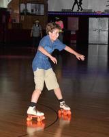 vlos angeles, 3. sep - sean giambrone bei der goldbergs-presseveranstaltung auf der moonlight rollerway am 3. september 2014 in glendale, ca foto