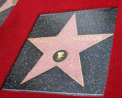 Los Angeles, 2. Mai - Scarlett Johansson Walk of Fame-Stern bei der Scarlett Johansson Star Walk of Fame-Zeremonie auf dem Hollywood Boulevard am 2. Mai 2012 in Los Angeles, ca foto