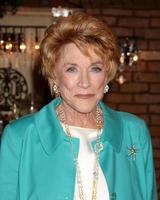 los angeles, 24. märz - jeanne cooper bei der jungen und unruhigen presseparty zum 38. jahrestag am set in cbs tv city am 24. märz 2011 in los angeles, ca foto