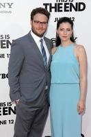 los angeles, 3. juni - seth rogen, lauren miller kommt bei this is the end los angeles premiere im village theater am 3. juni 2013 in westwood, ca foto