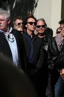 los angeles, 9. feb - paul mccartney, neil young bei der hollywood walk of fame zeremonie für paul mccartney im capital record building am 9. februar 2012 in los angeles, ca foto