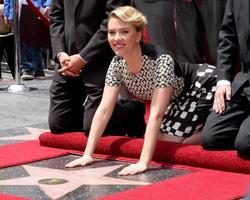 Los Angeles, 2. Mai - Scarlett Johansson bei der Scarlett Johansson Star Walk of Fame-Zeremonie auf dem Hollywood Boulevard am 2. Mai 2012 in Los Angeles, ca foto