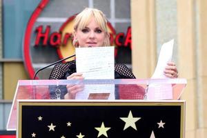 los angeles, 15. dezember - anna faris bei der ryan reynolds hollywood walk of fame star zeremonie im hollywood and highland am 15. dezember 2016 in los angeles, ca foto