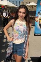 los angeles, 11. april - rowan blanchard bei dem despicable me minion chaos und dem super albernen spaßland in den universal studios hollywood am 11. april 2014 in universal city, ca foto