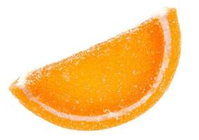 eine Scheibe Orangenmarmelade ist auf einem weißen Hintergrund isoliert. Marmelade Süßigkeiten. foto