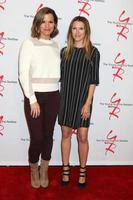 Los Angeles, 8. September - Melissa Claire Egan, Elizabeth Hendrickson bei der Young and the Resltless 11.000 Show Feier in der CBS Television City am 8. September 2016 in Los Angeles, ca foto