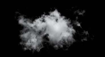weiße Wolke isoliert auf schwarzem Hintergrund, flauschige Textur, abstrakter Rauch foto