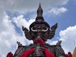 thao wessuwan riesiger thailändischer Tempel schöner Glaube foto
