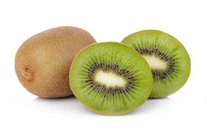 in Scheiben geschnittene Kiwis, isoliert auf weiss foto