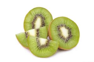 in Scheiben geschnittene Kiwis, isoliert auf weiss foto