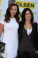 los angeles, 1. mai - leah remini, sara gilbert bei der women who glsen event auf dem hollywood walk of fame am 1. mai 2011 in los angeles, ca foto