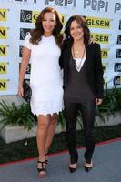 los angeles, 1. mai - leah remini, sara gilbert bei der women who glsen event auf dem hollywood walk of fame am 1. mai 2011 in los angeles, ca foto